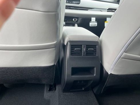 New 2026 Mitsubishi Outlander SE FWD image 13