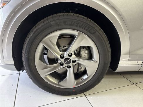 New 2026 Genesis GV70 2.5T AWD/4WD image 18