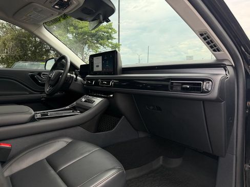 Used 2025 Lincoln Aviator 2WD image 32