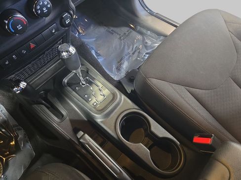 Used 2018 Jeep Wrangler Unlimited Sport S AWD/4WD image 25