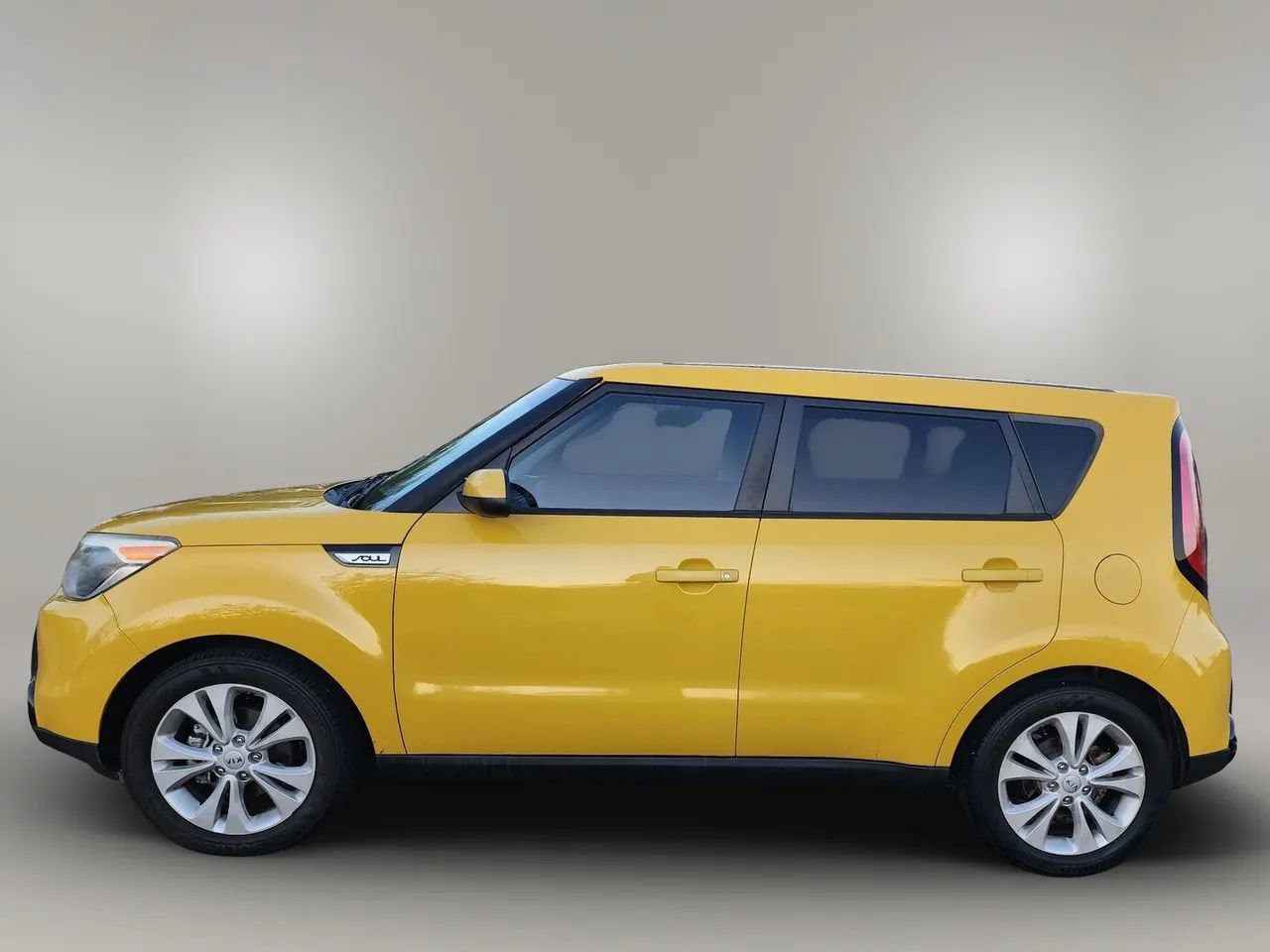 Used 2016 Kia Soul + FWD image 10