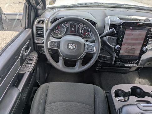 Used 2025 RAM 2500 Big Horn AWD/4WD image 18