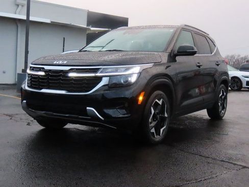 Used 2024 Kia Seltos EX image 3