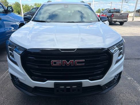 Used 2023 GMC Terrain SLE w/ Driver Convenience Package AWD/4WD image 3