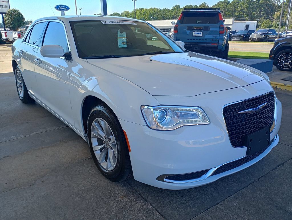 Used 2023 Chrysler 300 Touring RWD image 7