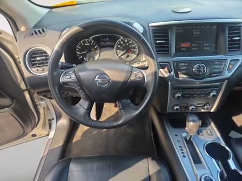 Used 2017 Nissan Pathfinder SL AWD/4WD image 10