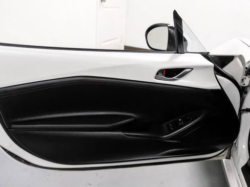 Used 2018 MAZDA MX-5 Miata RF Grand Touring RWD image 37