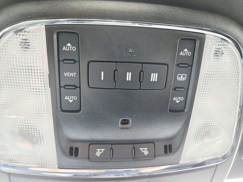 Used 2023 Chrysler 300 S image 37