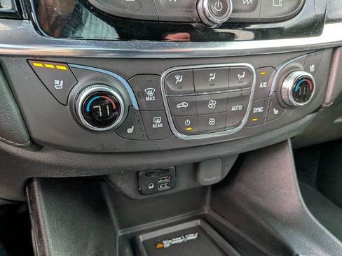 Used 2023 Chevrolet Traverse High Country FWD image 21