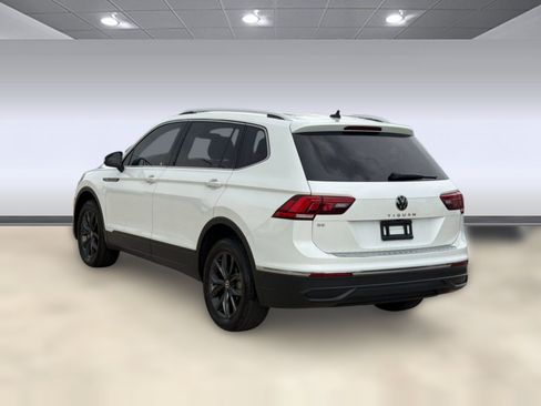 Used 2023 Volkswagen Tiguan SE FWD image 3