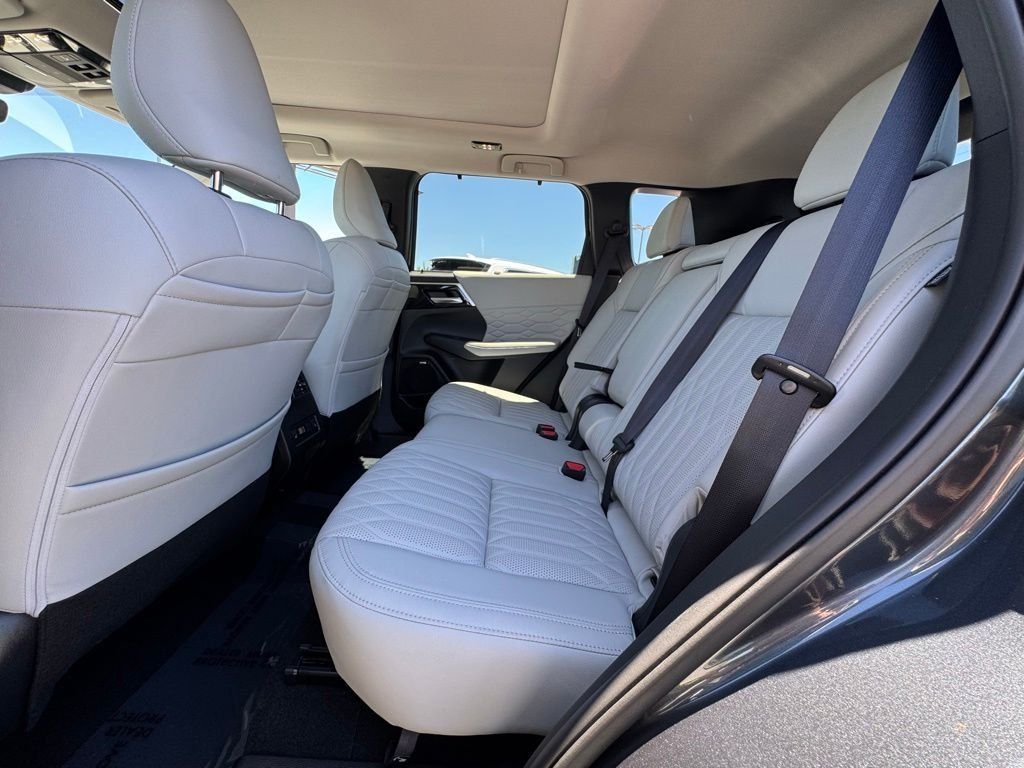 Used 2025 Mitsubishi Outlander SEL FWD image 37
