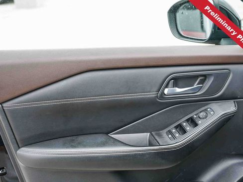 Used 2023 Nissan Rogue SV w/ SV Premium B Package FWD image 16