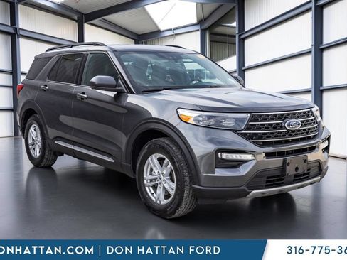 Used 2020 Ford Explorer XLT w/ Equipment Group 202A AWD/4WD image 29
