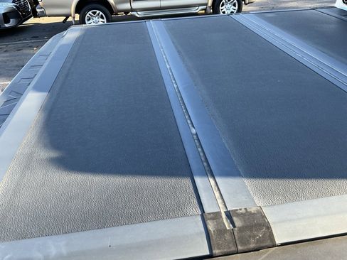 Used 2023 Nissan Titan SV w/ SV Convenience Package image 4