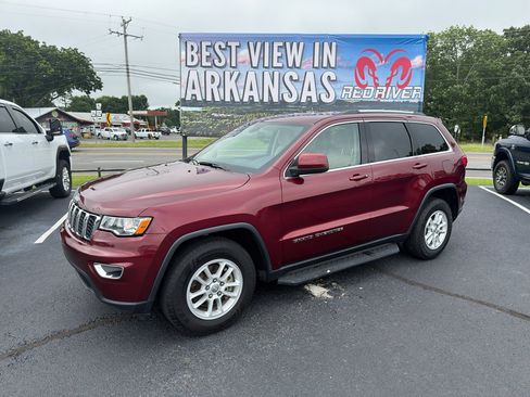 Used 2019 Jeep Grand Cherokee Laredo RWD image 1