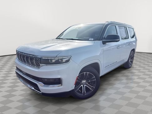 Used 2023 Jeep Grand Wagoneer 4WD image 2