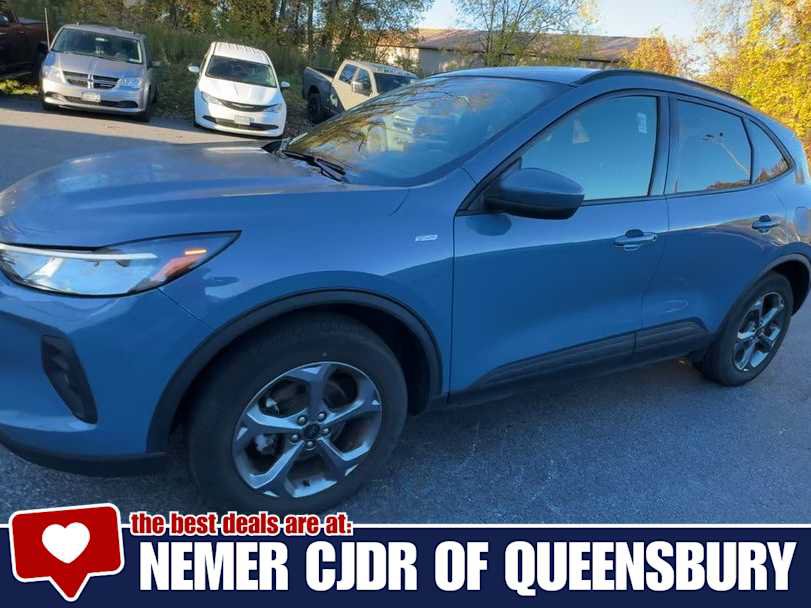 Used 2025 Ford Escape ST-Line Select AWD/4WD image 4