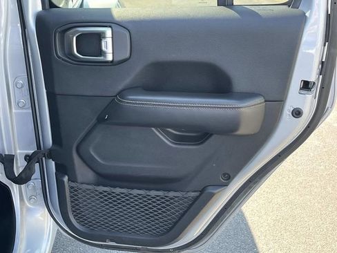 Used 2024 Jeep Wrangler Unlimited Sahara AWD/4WD image 20