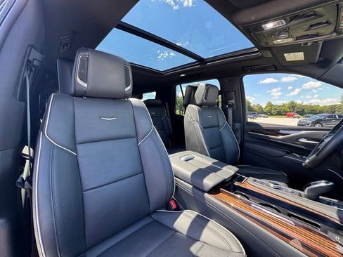 Certified 2024 Cadillac Escalade Premium Luxury w/ Performance Package AWD/4WD image 30