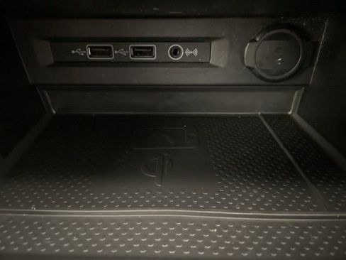 Certified 2020 Volkswagen Tiguan SE R-Line image 22