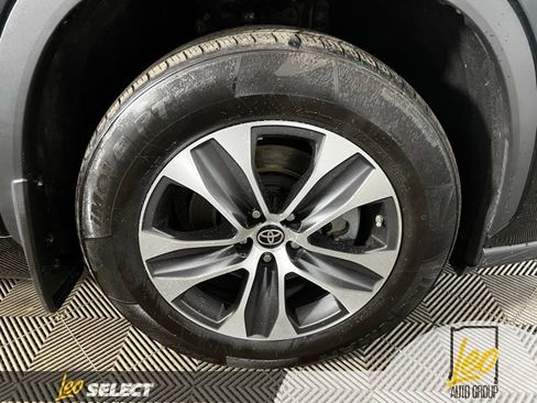 Used 2022 Toyota Highlander XLE image 28