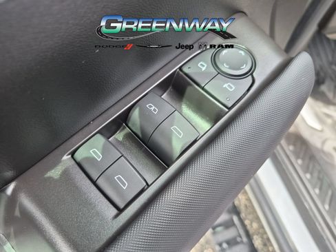Used 2024 Chevrolet Colorado Z71 w/ Z71 Convenience Package 2 AWD/4WD image 13