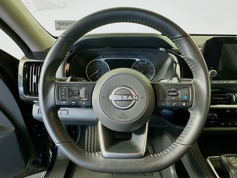 Used 2025 Nissan Pathfinder SV image 13