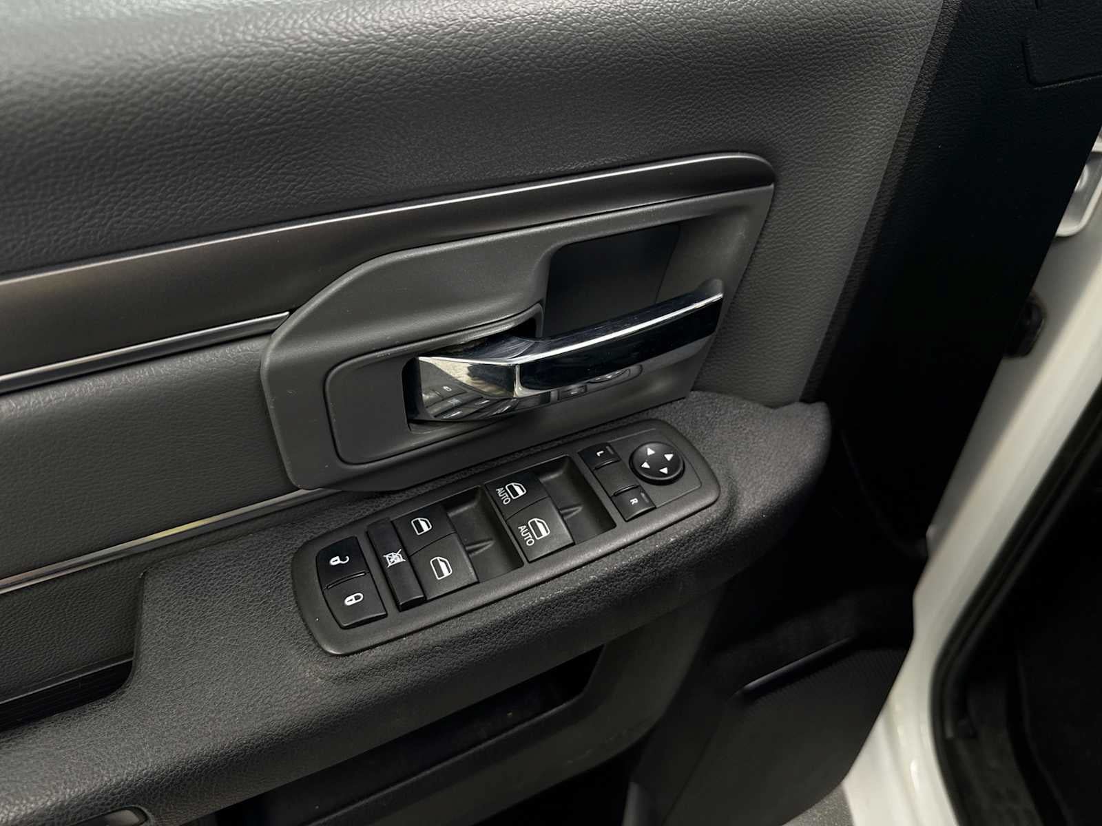 Used 2022 RAM 1500 Classic SLT w/ Electronics Group AWD/4WD image 15