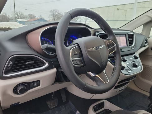 Used 2024 Chrysler Voyager LX image 20