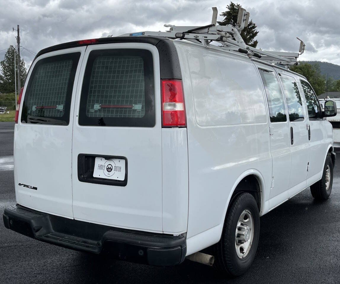 Used 2018 Chevrolet Express 2500 w/ Driver Convenience Package RWD image 5