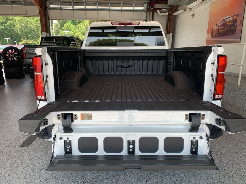 New 2026 Chevrolet Silverado 2500 LT w/ Z71 Chrome Sport Edition AWD/4WD image 7