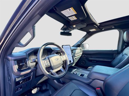 Used 2024 Ford Expedition Limited image 9