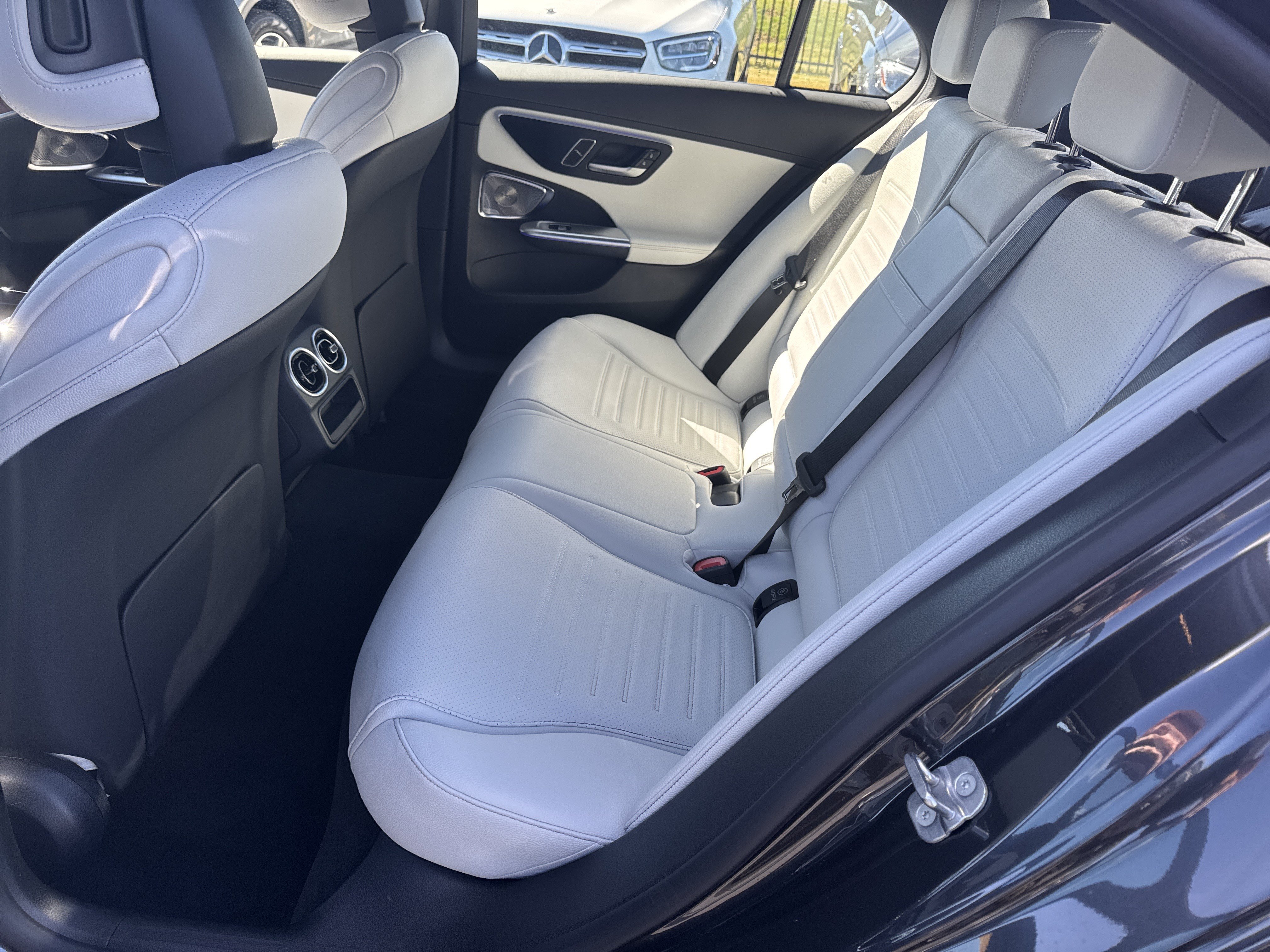 Used 2025 Mercedes-Benz C 300 Sedan image 33