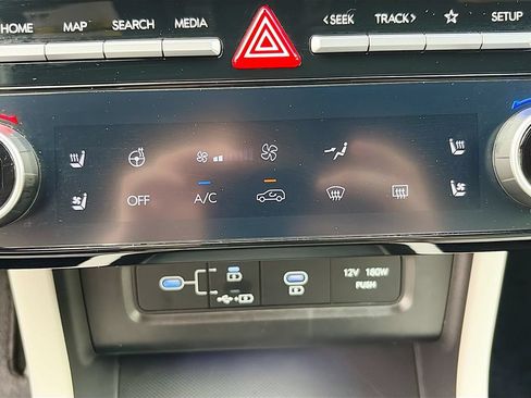 Used 2025 Hyundai Tucson Limited AWD/4WD image 21