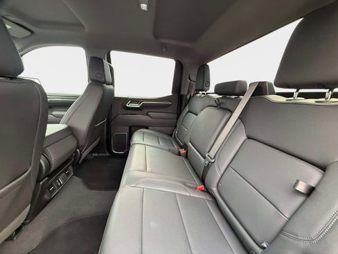 Used 2026 GMC Sierra 1500 SLT image 15