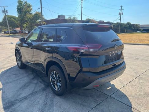 Used 2023 Nissan Rogue S AWD/4WD image 9