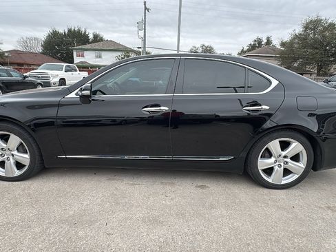 Used 2011 Lexus LS 460 w/ Comfort Pkg image 4