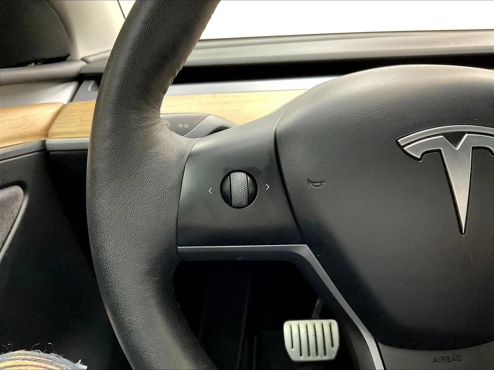 Used 2023 Tesla Model Y Long Range AWD/4WD image 21