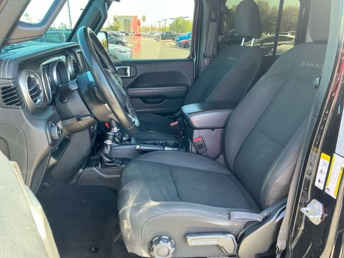 Used 2018 Jeep Wrangler Unlimited Sahara image 14