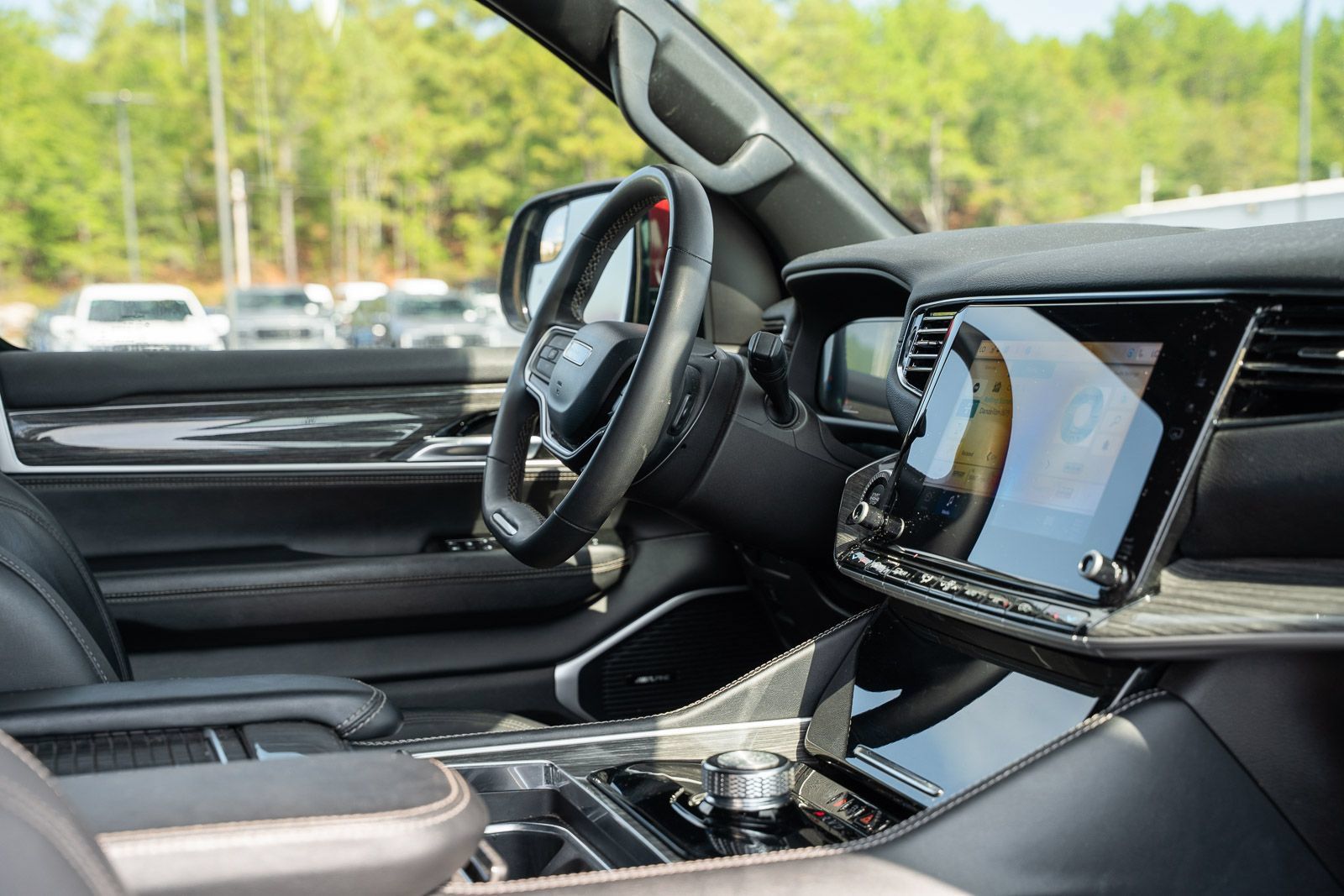 Used 2022 Jeep Wagoneer Series III RWD image 13
