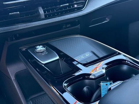 New 2026 Buick Enclave Avenir w/ Super Cruise Package FWD image 9