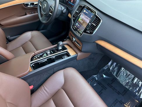 Used 2024 Volvo XC90 T8 Plus w/ Protection Package Premier AWD/4WD image 16