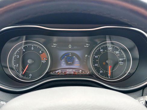 Used 2019 Jeep Cherokee Limited FWD image 16