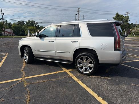 Used 2018 Cadillac Escalade Luxury AWD/4WD image 5
