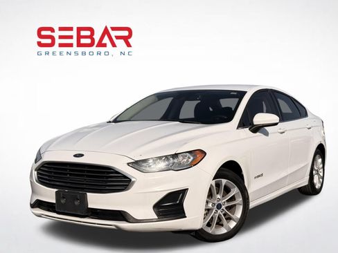 Used 2019 Ford Fusion SE FWD image 1