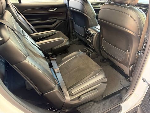 Used 2023 Jeep Grand Cherokee L Laredo RWD image 32