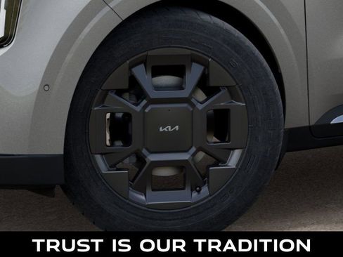 New 2026 Kia Carnival SX image 9