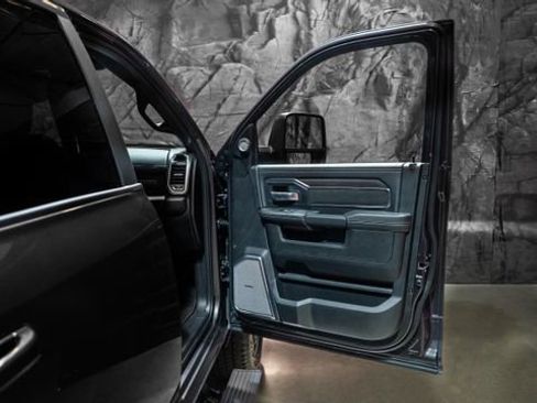 New 2025 RAM 2500 Laramie AWD/4WD image 9