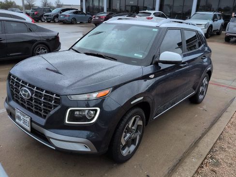 Used 2025 Hyundai Venue Limited image 1