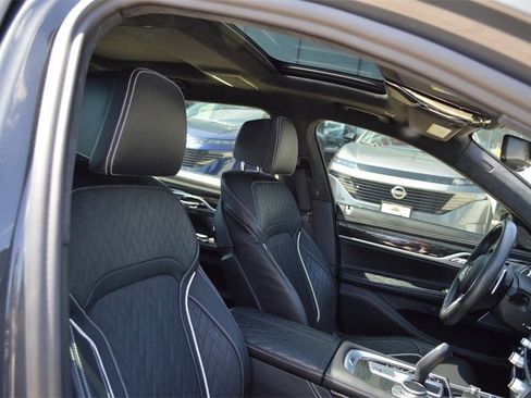 Used 2021 BMW 750i xDrive w/ M Sport Package image 24